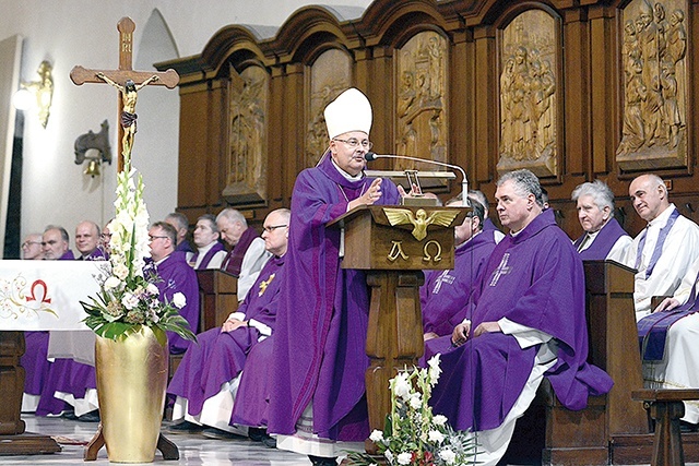 Msza św. sprawowana była w kościele franciszkanów.