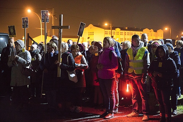 ▲	Droga nie jest obciążająca fizycznie. Ważne, by zabrać ze sobą płaszcz przeciwdeszczowy i ciepłe ubrania na poranek.