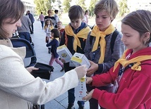 Zbiórki pozwalają fundować stypendia dla ok. 2 tys. młodych i zdolnych osób z niezamożnych rodzin.