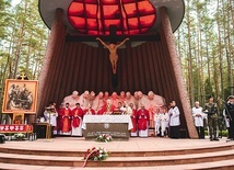 Tradycyjna Eucharystia w Piaśnicy jest celebrowana w pierwszą niedzielę października.