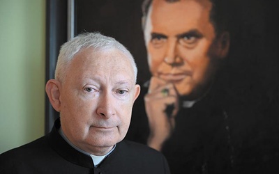 Ks. dr Henryk Romanik, proboszcz katedry w Koszalinie, poeta, teolog, biblista, duszpasterz pielgrzymów, diecezjalny konserwator zabytków. 