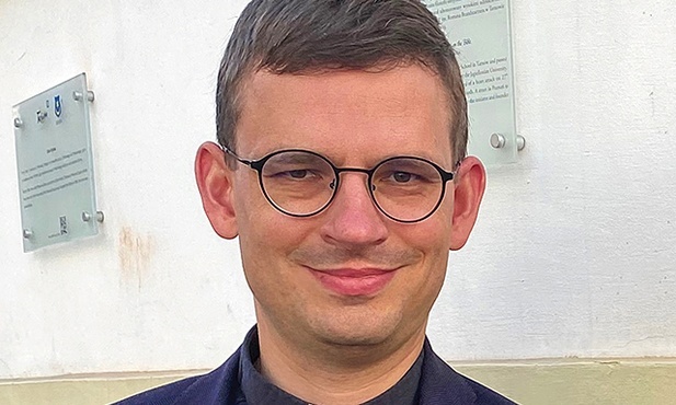 Ks. dr hab. Stanisław Adamiak historyk Kościoła, rektor seminarium duchownego w Toruniu, profesor Uniwersytetu Mikołaja Kopernika. Specjalizuje się w historii wczesnego chrześcijaństwa oraz w teologii Tolkiena. Jest wicepostulatorem procesu beatyfikacyjnego ks. F. Blachnickiego.