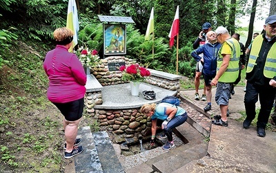 Przyjeżdżają tutaj pątnicy z całej Polski.