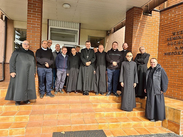 W pierwszym spotkaniu uczestniczyło 16 duchownych, następne zaplanowano na 7 grudnia.