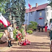 	Uroczyste odsłonięcie monumentu w Parku Harcerzy Ziemi Suskiej.