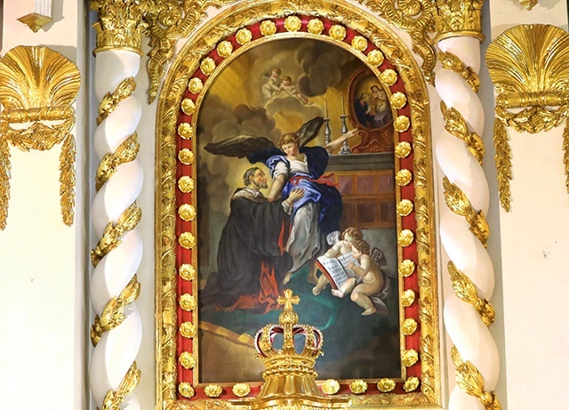 	Obraz wielkiego profesora w ołtarzu jego kościoła.