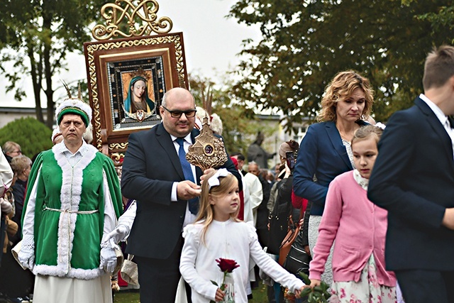 Na uwagę zasługują nie tylko nowe relikwie, obecność młodzieży, ale też ilość osób, które przyjechały. W ocenie kustosza przybyło ich tyle, co przed pandemią.