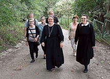 Konkretny charyzmat zakonny można realizować bez składania ślubów. Pokazują to takie wspólnoty.