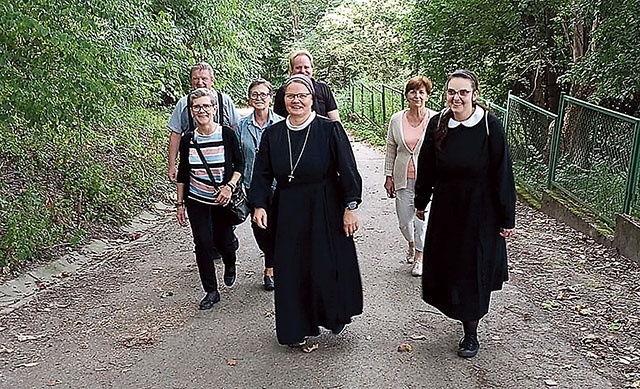 Konkretny charyzmat zakonny można realizować bez składania ślubów. Pokazują to takie wspólnoty.