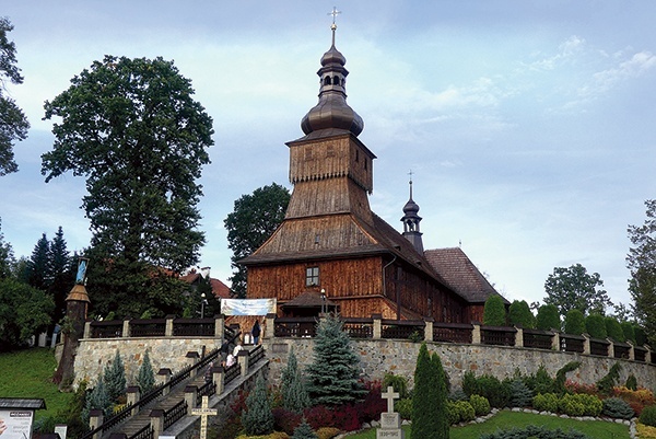 Zabytkowa świątynia łodygowicka.
