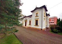Urokliwy pensjonat znajduje się na krakowskich Dębnikach, niedaleko Wawelu.