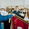 	W czasie uroczystości uczniowie klas pierwszych złożyli ślubowanie.