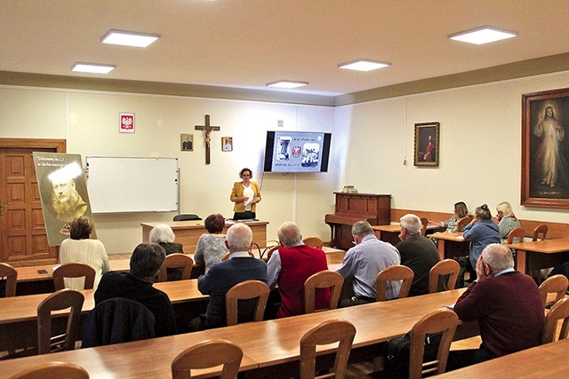 	Seminaryjna kaplica i aule wykładowe przyciągają nie tylko młode pokolenie przygotowujących się  do kapłaństwa, ale także osoby starsze.