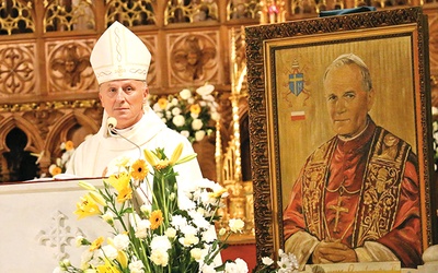 	 Mszy św. w Dniu Papieskim przewodniczył bp Marek Solarczyk.