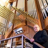 – Instrument jest wyjątkowy – podkreśla ks. Jan Gniewek.