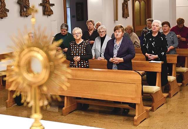 Tego dnia był czas na konferencję, grupę dzielenia, adorację i Mszę św.