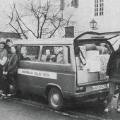 Samochody z pomocą docierały do Polskijuż w czasach PRL. 