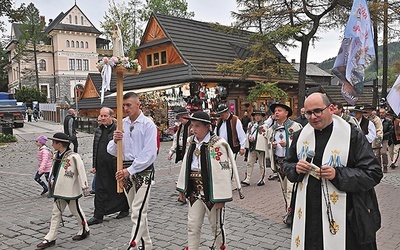 Wśród uczestników Męskiego Różańca są bracia Wojciech i Stanisław z Bukowiny Tatrzańskiej – reprezentanci młodego pokolenia górali. 