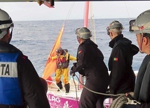 	Portugalscy ratownicy przybyli z pomocą polskiemu żeglarzowi.