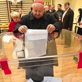 W trakcie niedawnych wyborów parlamentarnych swój głos oddał m.in. kard. Stanisław Dziwisz. 