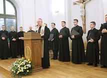 Społeczność seminaryjna podczas uroczystości.