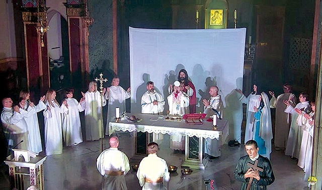 Brzescy aktorzy wystawili misterium w kościele pw. MB Nieustającej Pomocy.