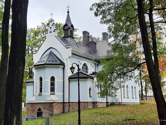  „Kościółek” stoi tuż obok.