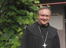 bp Damian Muskus OFM Krakowski biskup pomocniczy, bernardyn, członek Komisji KEP ds. Instytutów Życia Konsekrowanego i Stowarzyszeń Życia Apostolskiego. koordynator generalny Komitetu Organizacyjnego ŚDM 2016. Autor (wraz z Magdaleną Dobrzyniak) książki „Nie mój Kościół. Rozmowy o nadziei, oczyszczeniu i fundamentach wiary”.