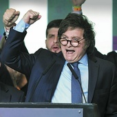  Javier Milei jest faworytem drugiej tury wyborów prezydenckich w Argentynie.