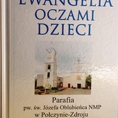 Unikatowy tom zawiera kilkadziesiąt dziecięcych obrazków.