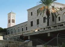 Kościół św. Józefa w Nazarecie. Według tradycji w tym miejscu znajdował się warsztat św. Józefa. Przylegał do niego prawdopodobnie  dom, w którym wychowywał się Jezus.