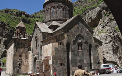 Klasztor Geghard (Świętej Włóczni) – Armenia.