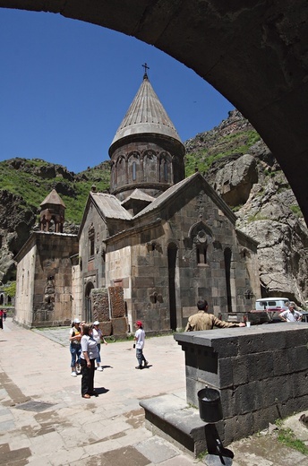 Klasztor Geghard (Świętej Włóczni) – Armenia.