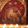 Autorstwo Akatystu najczęściej przypisuje się świętemu Romanowi Pieśniarzowi, który był wielkim poetą religijnym Cesarstwa Bizantyńskiego.