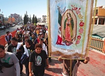 Z Meksyku przywędrowało do Polski nabożeństwo płaszcza Matki Bożej z Guadalupe, również powiązane z Różańcem.