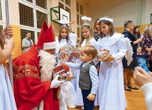 6 grudnia to Dzień Patrona Szkoły. Nie może wtedy zabraknąć prezentów