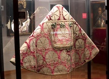 	Ks. dr Szymon Tracz  opowie m.in. o XVII-wiecznej kapie procesyjnej, którą miastu ofiarował król. 