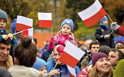 Krakowianie przychodzili na obchody Święta Niepodległości całymi rodzinami.