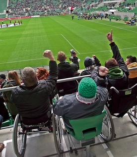 Kiedyś środowisko osób z niepełnosprawnościami nie wierzyło, że stadiony mogą być dla nich bezpieczne i otwarte.