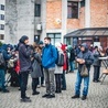 Po Mszy św. potrzebujący zjedli ciepły posiłek, a po południu - wspólnie z wolontariuszami - wybrali się do kina na film "Johnny".