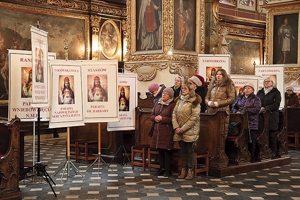 Msza zgromadziła przedstawicieli z różnych stron diecezji.