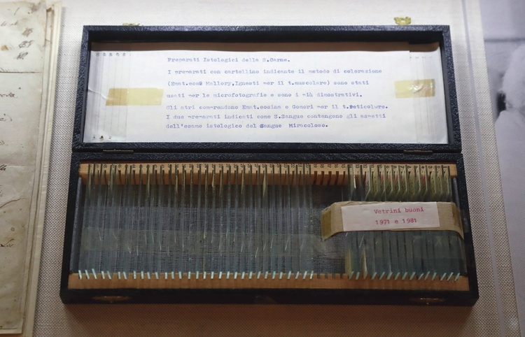 Próbki przebadane na przełomie 1970 i 1971 r. znajdują się w klasztornym muzeum.