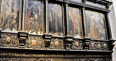 Namalowana w latach 1612–1613 tablica fundatorów.
