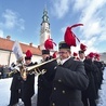 	Na wałach sanktuarium.