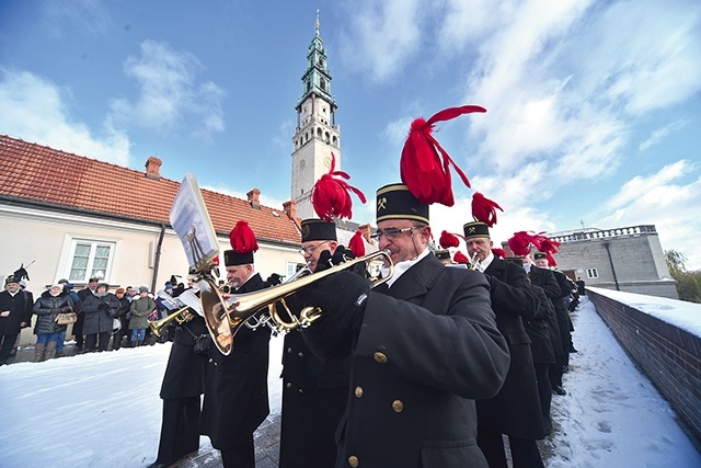 	Na wałach sanktuarium.