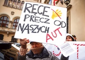 Protest przeciwko strefie czystego transportu w Krakowie.
