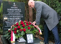 Mogiła znajduje się na polu 136 na cmentarzu Osobowickim, 2. rząd od pola 134.