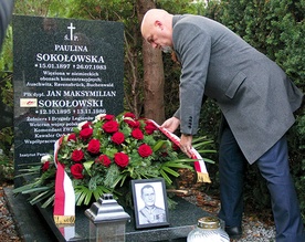 Mogiła znajduje się na polu 136 na cmentarzu Osobowickim, 2. rząd od pola 134.