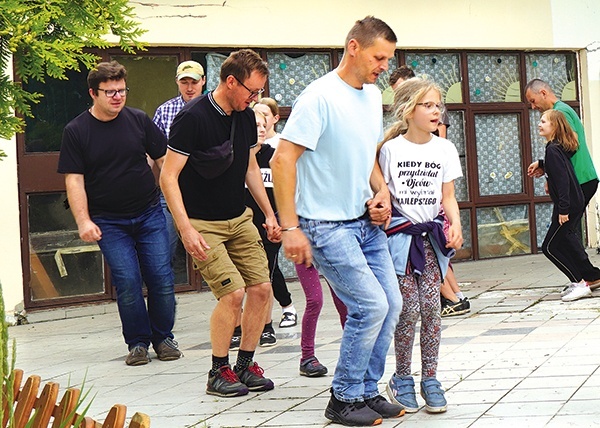 Biwaki ojców z dziećmi to też świetna przygoda.