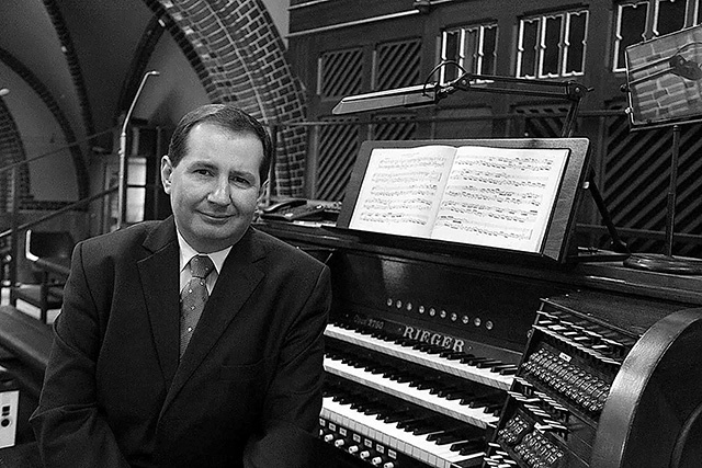 Artysta za swoją działalność otrzymał m.in. brązowy medal „Zasłużony Kulturze Gloria Artis” i Srebrny Krzyż Zasługi Rzeczypospolitej Polskiej.